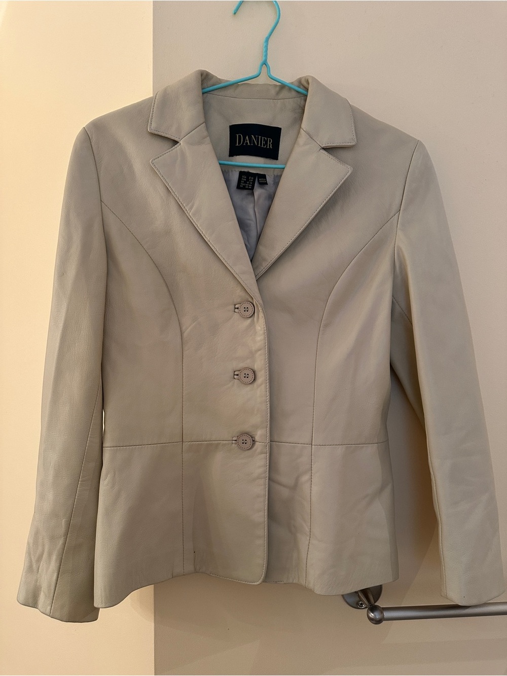 Danier Women's Light Cream Leather Tailored Blazer